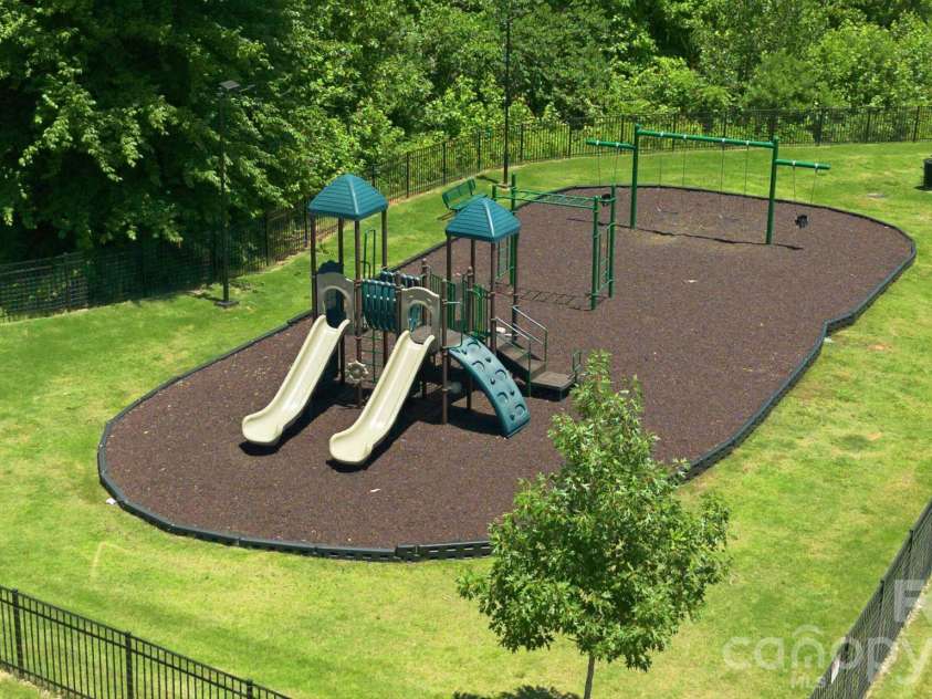 5904 Ellimar Field Lane, Charlotte, NC 28215.  MLS# CAR4391881, YatesRealty ID 10970. 