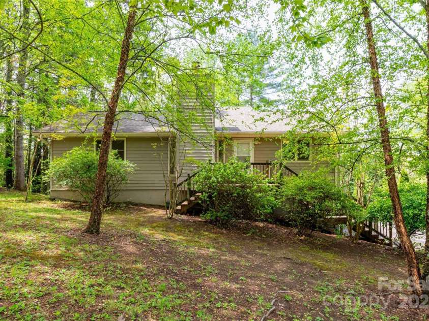 99 Sequoyah Hills Drive, Fletcher, NC 28732.  MLS# CAR4250753, YatesRealty ID 10970. 