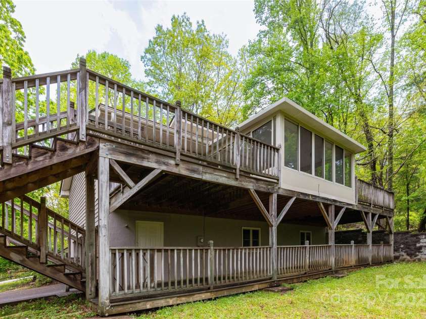 99 Sequoyah Hills Drive, Fletcher, NC 28732.  MLS# CAR4250753, YatesRealty ID 10970. 