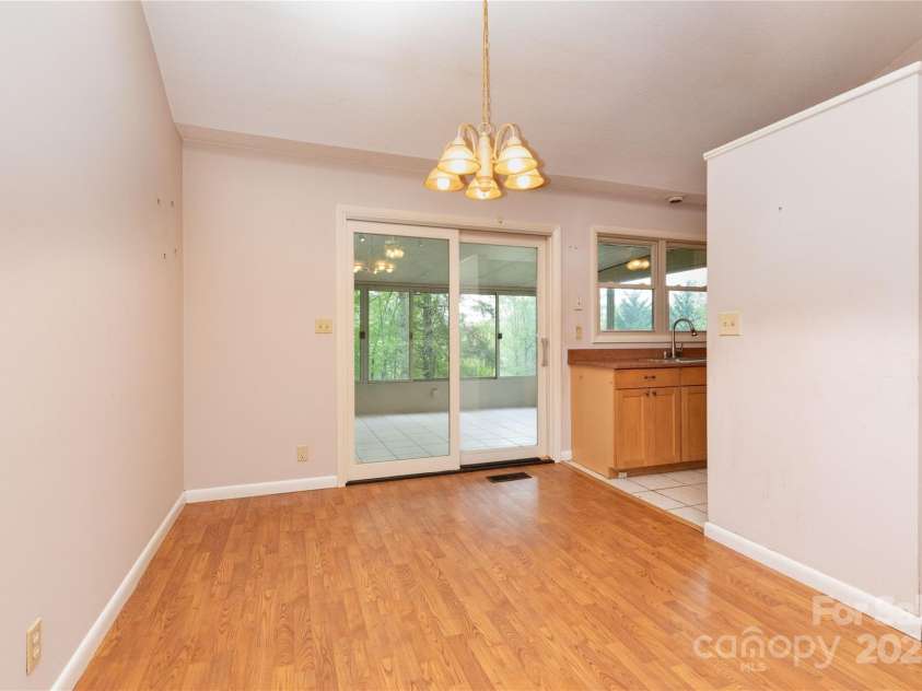 99 Sequoyah Hills Drive, Fletcher, NC 28732.  MLS# CAR4250753, YatesRealty ID 10970. 