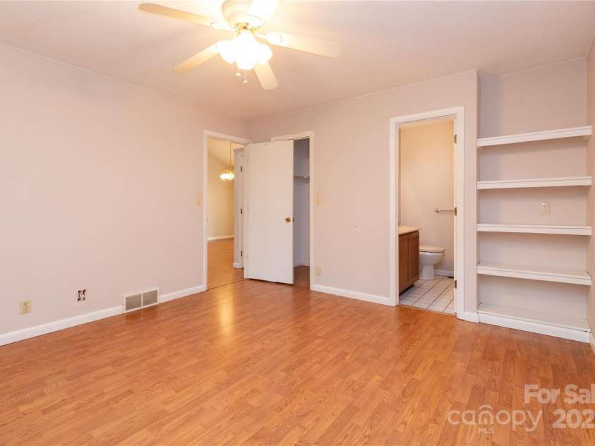 99 Sequoyah Hills Drive, Fletcher, NC 28732.  MLS# CAR4250753, YatesRealty ID 10970. 