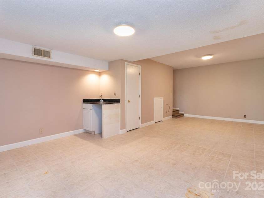 99 Sequoyah Hills Drive, Fletcher, NC 28732.  MLS# CAR4250753, YatesRealty ID 10970. 