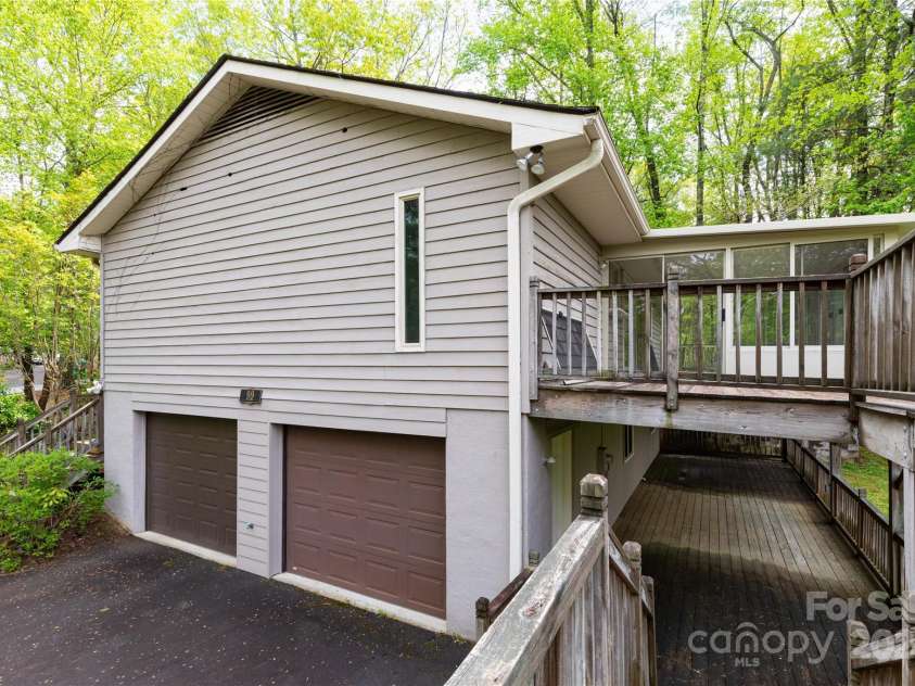 99 Sequoyah Hills Drive, Fletcher, NC 28732.  MLS# CAR4250753, YatesRealty ID 10970. 