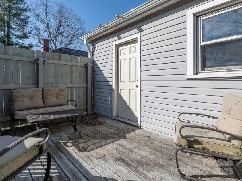 707 Oakshade Avenue, Kannapolis, NC 28083.  MLS# CAR4233464, YatesRealty ID 10971. Back Porch