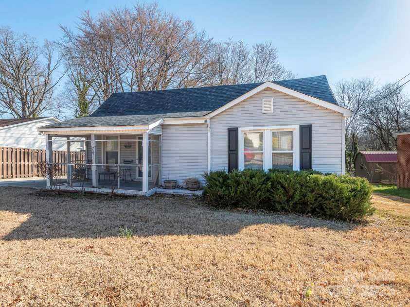 707 Oakshade Avenue, Kannapolis, NC 28083.  MLS# CAR4233464, YatesRealty ID 10971. Exterior Front