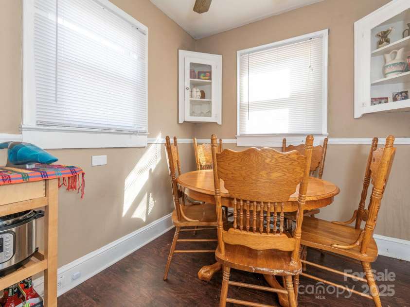 707 Oakshade Avenue, Kannapolis, NC 28083.  MLS# CAR4233464, YatesRealty ID 10971. Kitchen and Breakfast area