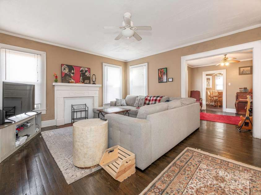 707 Oakshade Avenue, Kannapolis, NC 28083.  MLS# CAR4233464, YatesRealty ID 10971. Living Room