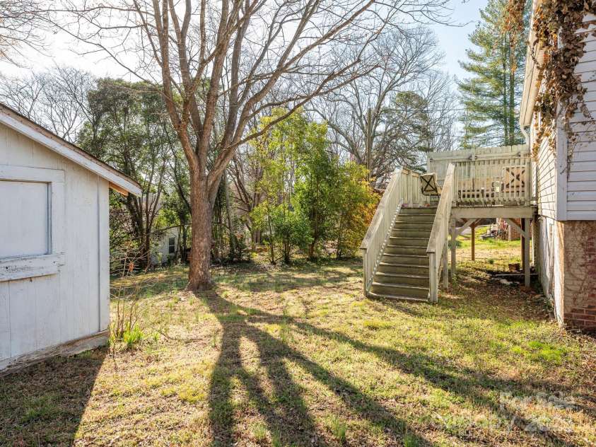 707 Oakshade Avenue, Kannapolis, NC 28083.  MLS# CAR4233464, YatesRealty ID 10971. Side / workshop