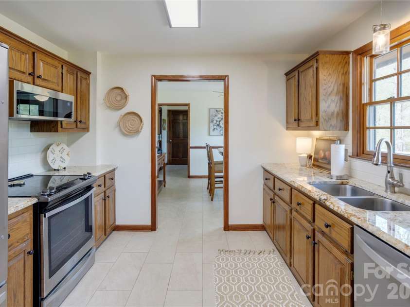 970 Mount Pleasant Road, Mount Pleasant, NC 28124.  MLS# CAR4366275, YatesRealty ID 10971. Bright Kitchen