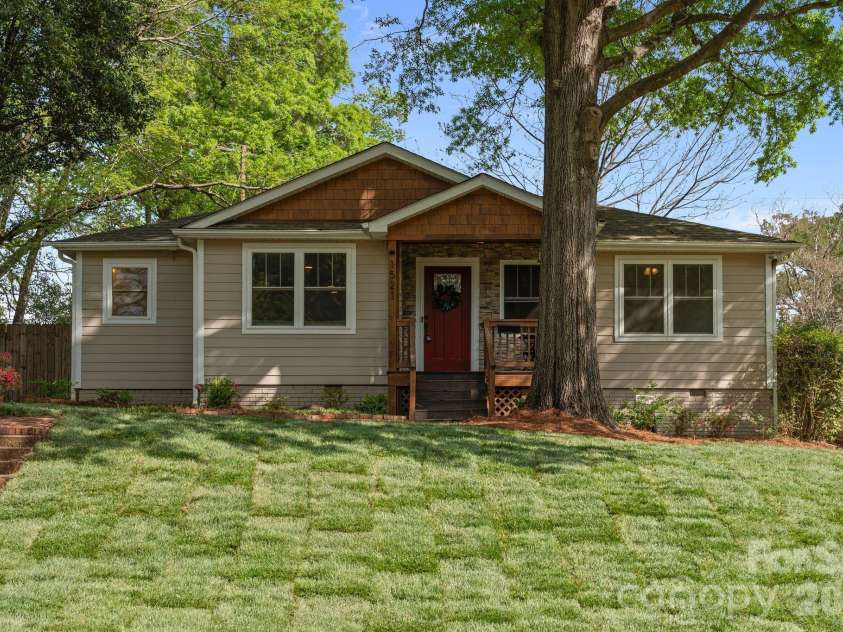 1521 Winston Drive, Charlotte, NC 28205.  MLS# CAR4365969, YatesRealty ID 10972. 