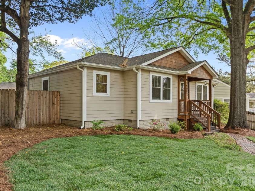 1521 Winston Drive, Charlotte, NC 28205.  MLS# CAR4365969, YatesRealty ID 10972. 
