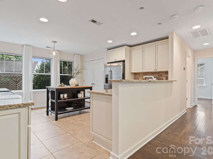 1521 Winston Drive, Charlotte, NC 28205.  MLS# CAR4365969, YatesRealty ID 10972. 