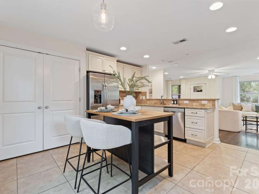1521 Winston Drive, Charlotte, NC 28205.  MLS# CAR4365969, YatesRealty ID 10972. 