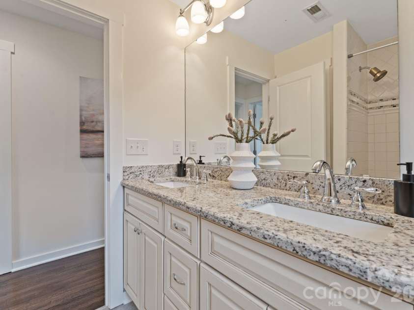 1521 Winston Drive, Charlotte, NC 28205.  MLS# CAR4365969, YatesRealty ID 10972. 