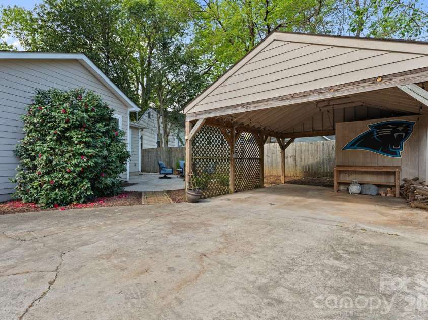 1521 Winston Drive, Charlotte, NC 28205.  MLS# CAR4365969, YatesRealty ID 10972. 