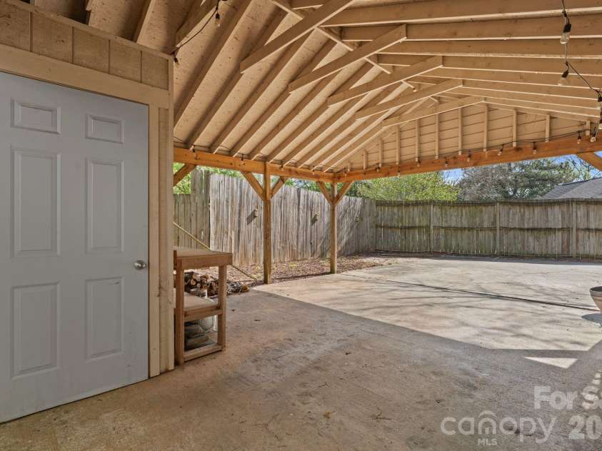 1521 Winston Drive, Charlotte, NC 28205.  MLS# CAR4365969, YatesRealty ID 10972. 
