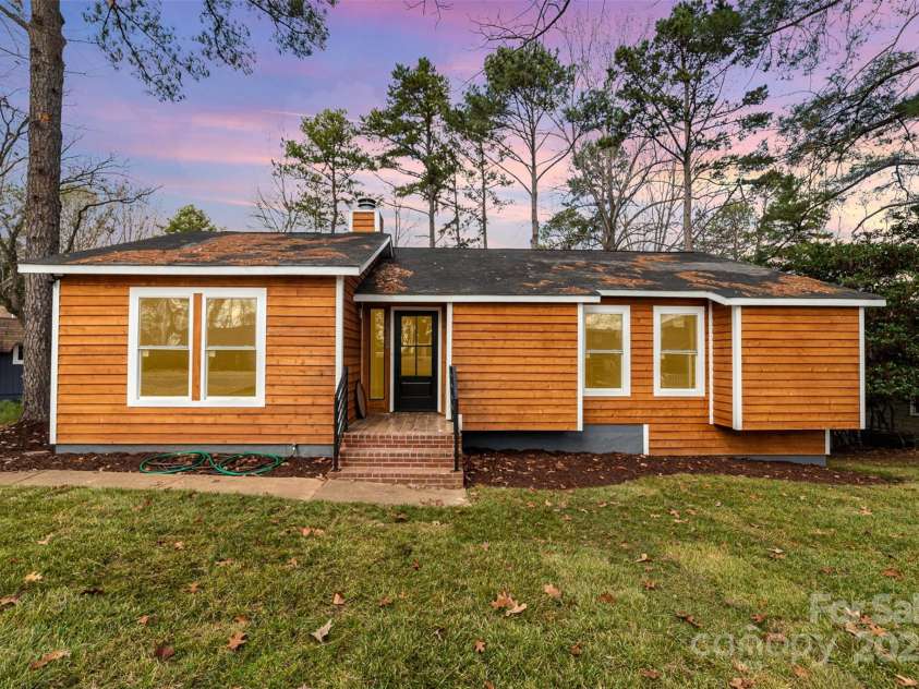 2030 Manila Bay Lane, Tega Cay, SC 29708.  MLS# CAR4208550, YatesRealty ID 10974. 