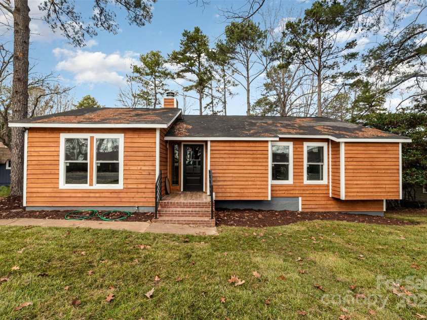 2030 Manila Bay Lane, Tega Cay, SC 29708.  MLS# CAR4208550, YatesRealty ID 10974. 