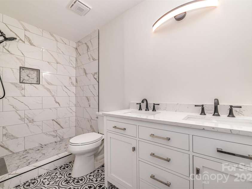 2030 Manila Bay Lane, Tega Cay, SC 29708.  MLS# CAR4208550, YatesRealty ID 10974. 