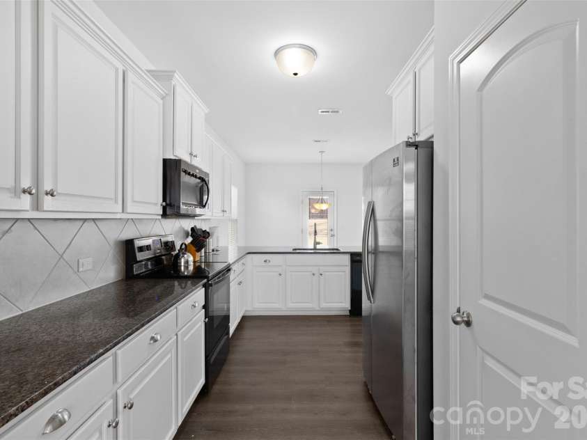 9022 Colwick Hill Lane, Charlotte, NC 28215.  MLS# CAR4221641, YatesRealty ID 10974. 
