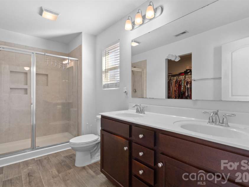 9022 Colwick Hill Lane, Charlotte, NC 28215.  MLS# CAR4221641, YatesRealty ID 10974. 