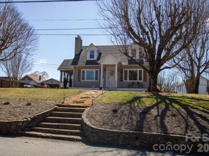 110 Main Street, Jonesville, NC 28642.  MLS# CAR4356900, YatesRealty ID 10975. 