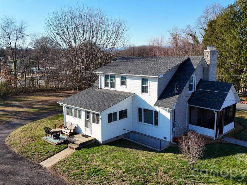 110 Main Street, Jonesville, NC 28642.  MLS# CAR4356900, YatesRealty ID 10975. 