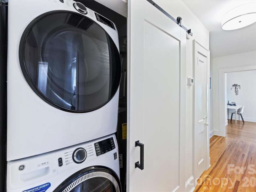 118 Laurel Avenue, Charlotte, NC 28207.  MLS# CAR4393632, YatesRealty ID 10976. Laundry