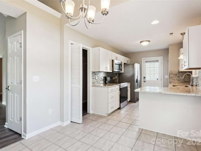 5018 Drake Pond Lane, Rock Hill, SC 29732.  MLS# CAR4254278, YatesRealty ID 10976. 