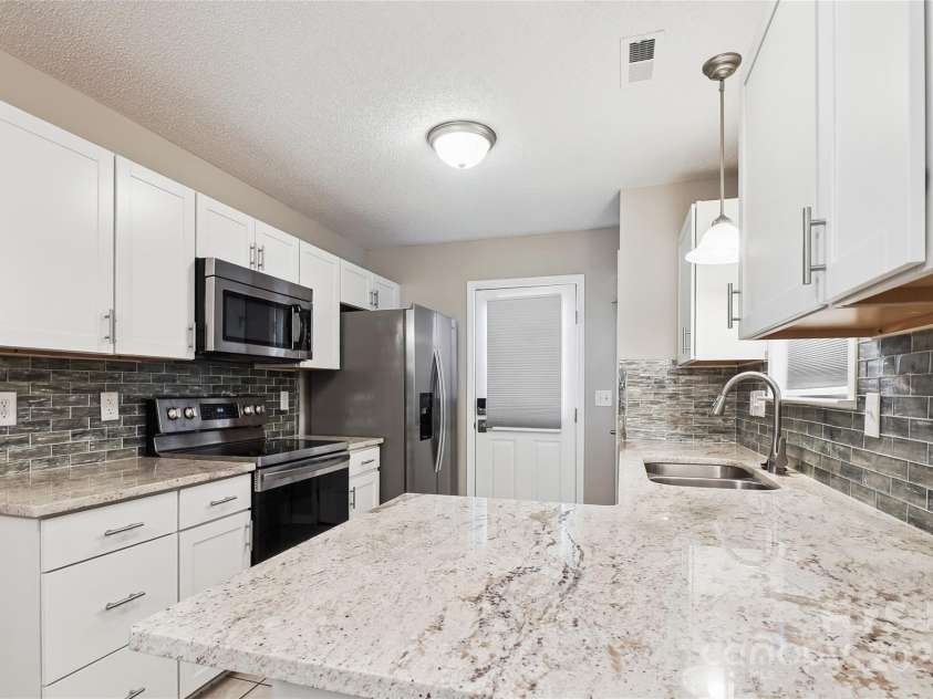 5018 Drake Pond Lane, Rock Hill, SC 29732.  MLS# CAR4254278, YatesRealty ID 10976. 