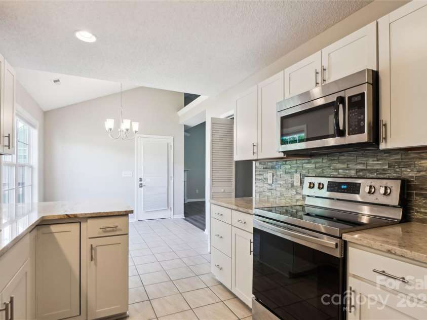 5018 Drake Pond Lane, Rock Hill, SC 29732.  MLS# CAR4254278, YatesRealty ID 10976. 