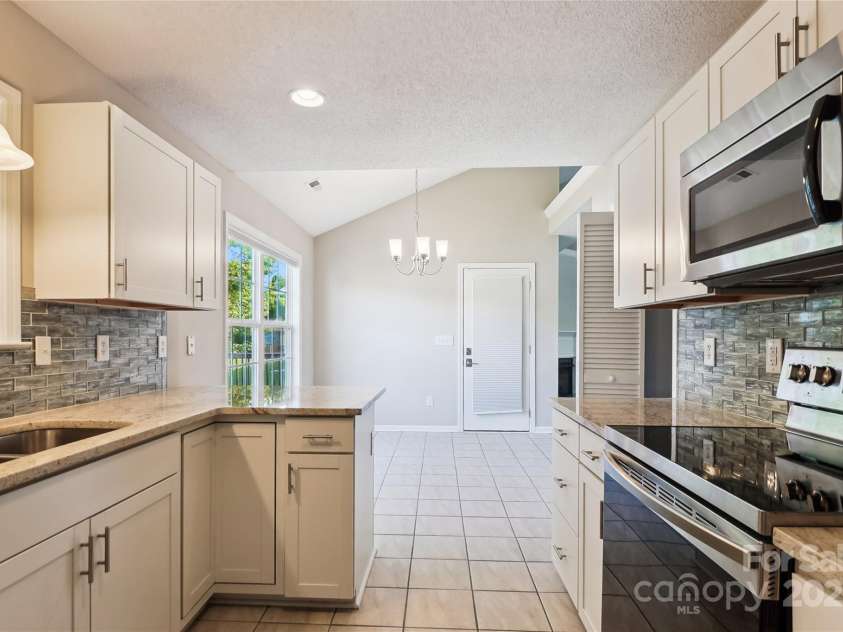 5018 Drake Pond Lane, Rock Hill, SC 29732.  MLS# CAR4254278, YatesRealty ID 10976. 