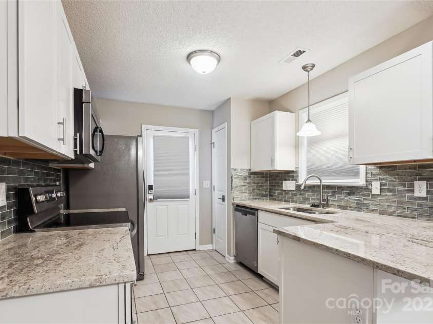 5018 Drake Pond Lane, Rock Hill, SC 29732.  MLS# CAR4254278, YatesRealty ID 10976. 