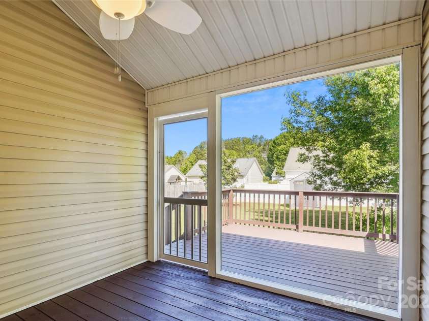 5018 Drake Pond Lane, Rock Hill, SC 29732.  MLS# CAR4254278, YatesRealty ID 10976. 