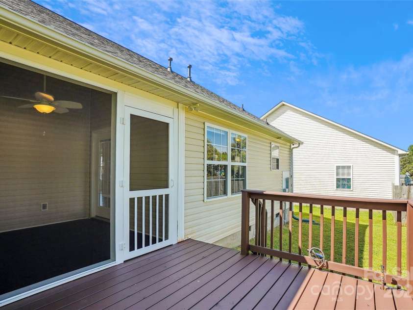 5018 Drake Pond Lane, Rock Hill, SC 29732.  MLS# CAR4254278, YatesRealty ID 10976. 