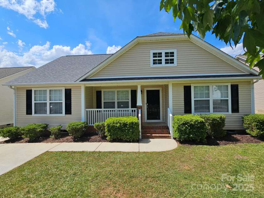 5018 Drake Pond Lane, Rock Hill, SC 29732.  MLS# CAR4254278, YatesRealty ID 10976. Just move in. Everything else is been painted ; stained and cleaned.