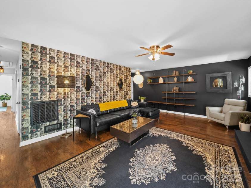 4024 Seaforth Drive, Charlotte, NC 28205.  MLS# CAR4244586, YatesRealty ID 10978. 