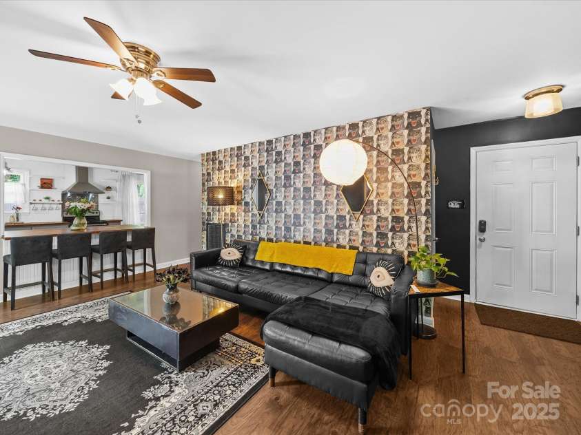 4024 Seaforth Drive, Charlotte, NC 28205.  MLS# CAR4244586, YatesRealty ID 10978. 