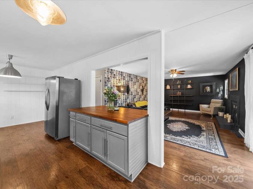 4024 Seaforth Drive, Charlotte, NC 28205.  MLS# CAR4244586, YatesRealty ID 10978. 