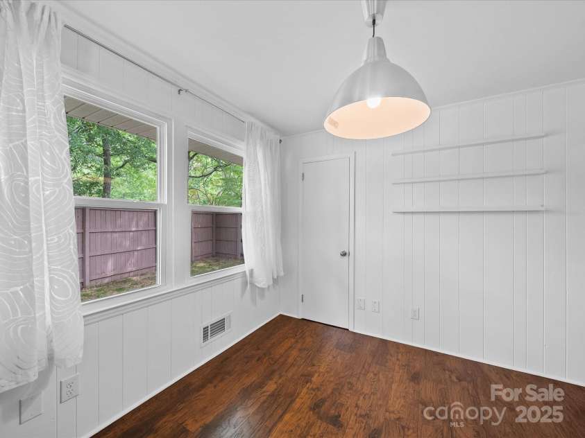 4024 Seaforth Drive, Charlotte, NC 28205.  MLS# CAR4244586, YatesRealty ID 10978. 