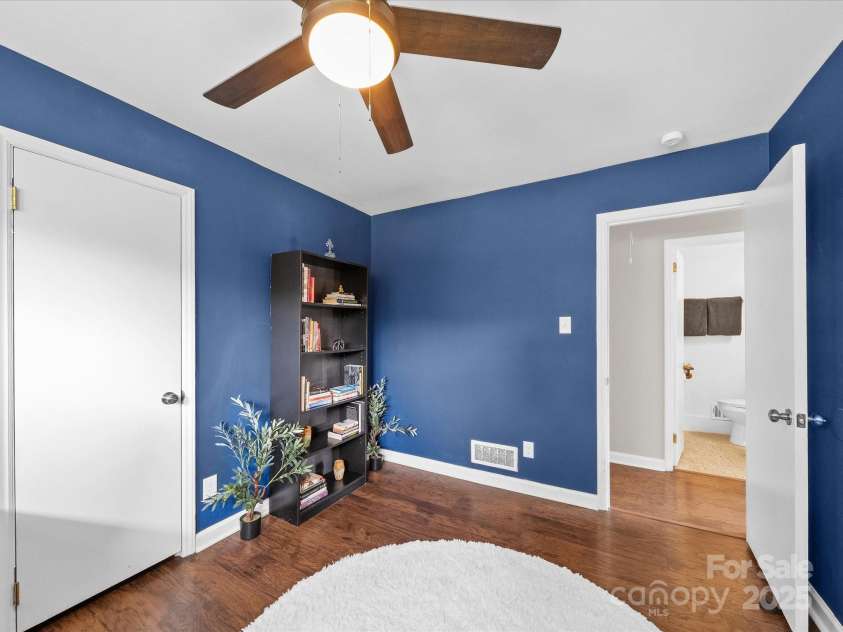 4024 Seaforth Drive, Charlotte, NC 28205.  MLS# CAR4244586, YatesRealty ID 10978. 