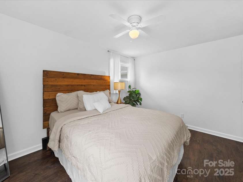 4024 Seaforth Drive, Charlotte, NC 28205.  MLS# CAR4244586, YatesRealty ID 10978. 