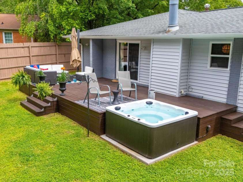 4024 Seaforth Drive, Charlotte, NC 28205.  MLS# CAR4244586, YatesRealty ID 10978. 