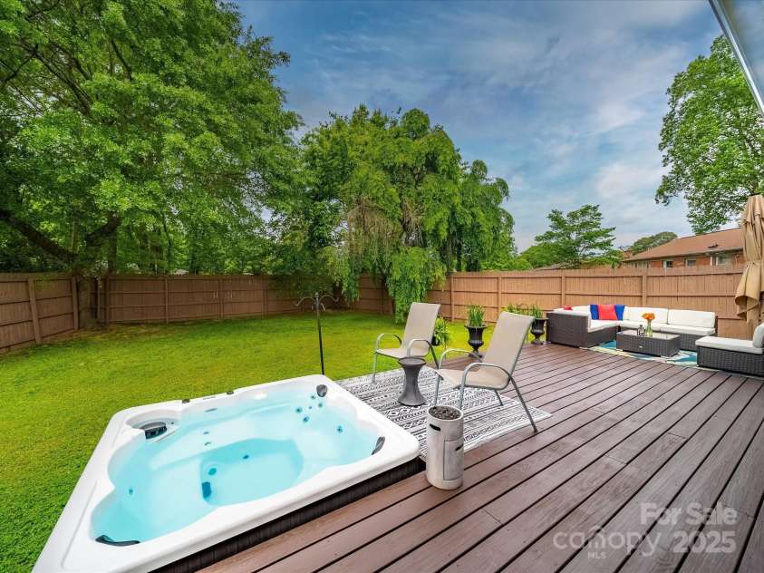 4024 Seaforth Drive, Charlotte, NC 28205.  MLS# CAR4244586, YatesRealty ID 10978. 
