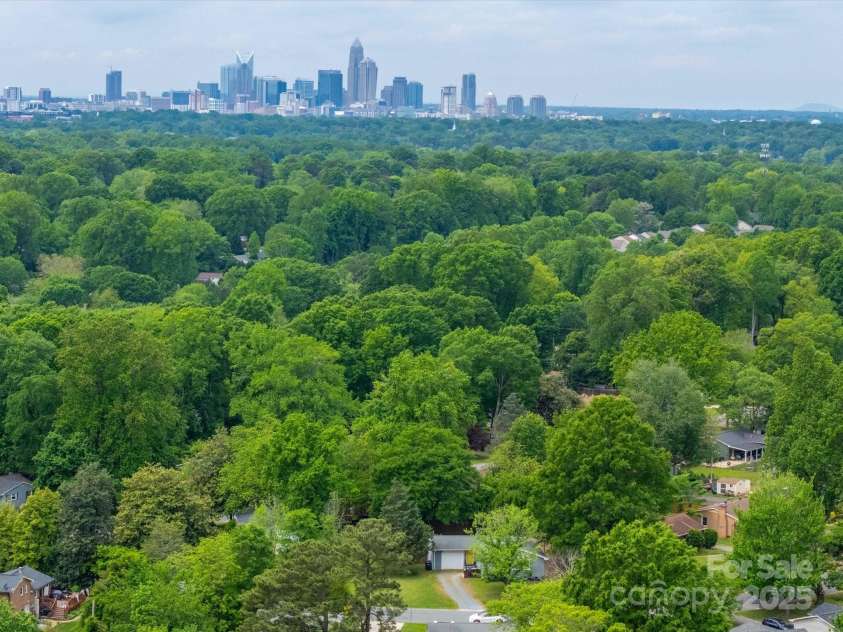 4024 Seaforth Drive, Charlotte, NC 28205.  MLS# CAR4244586, YatesRealty ID 10978. 