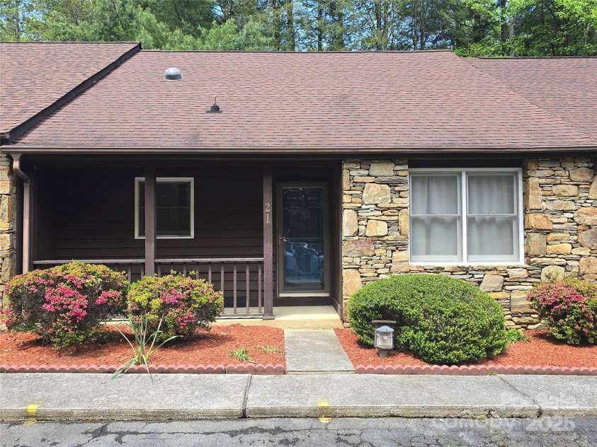 21 Loganwood Lane, Etowah, NC 28729.  MLS# CAR4254669, YatesRealty ID 10979. 