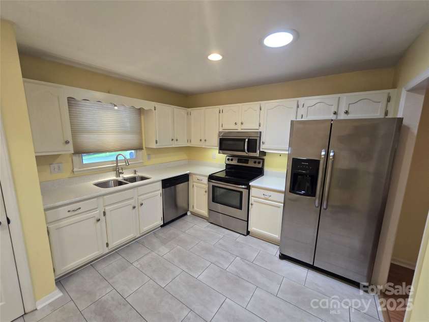 21 Loganwood Lane, Etowah, NC 28729.  MLS# CAR4254669, YatesRealty ID 10979. 