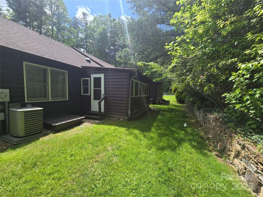 21 Loganwood Lane, Etowah, NC 28729.  MLS# CAR4254669, YatesRealty ID 10979. 
