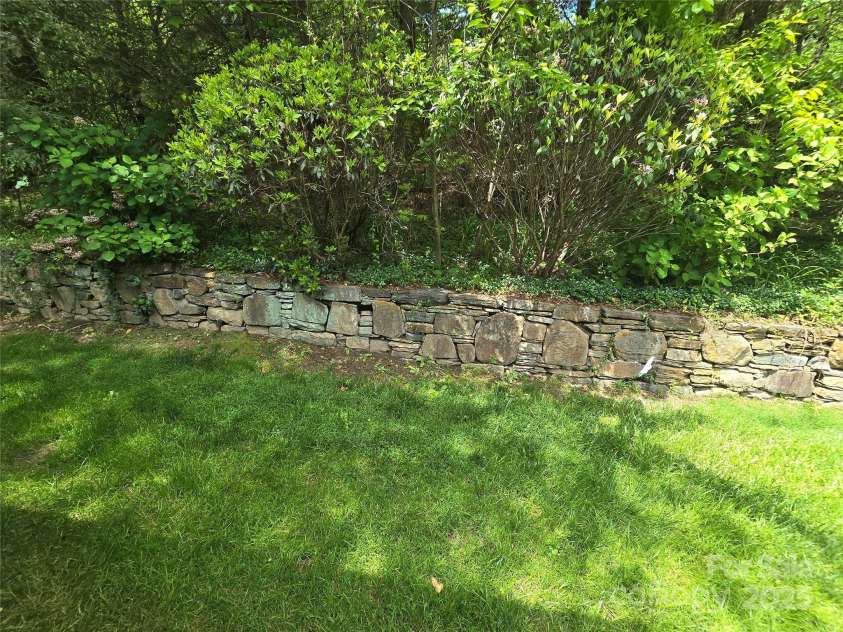 21 Loganwood Lane, Etowah, NC 28729.  MLS# CAR4254669, YatesRealty ID 10979. 
