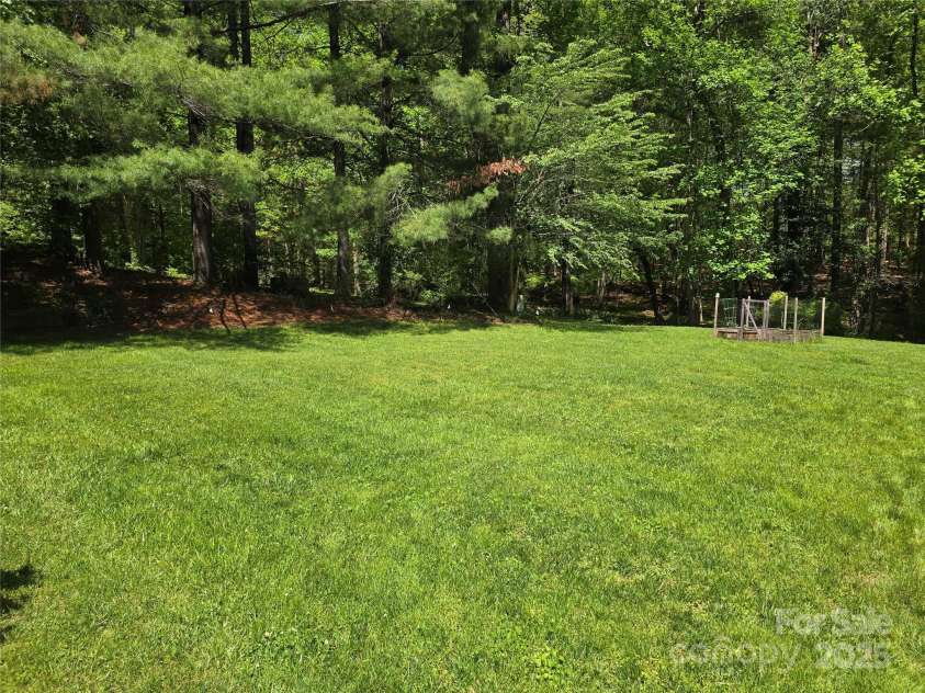 21 Loganwood Lane, Etowah, NC 28729.  MLS# CAR4254669, YatesRealty ID 10979. 